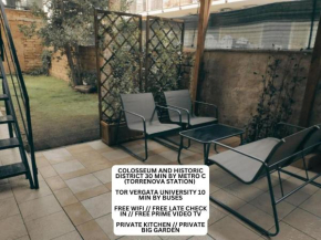 Deluxe Room with Private Kitchen and Garden - Close to Metro C